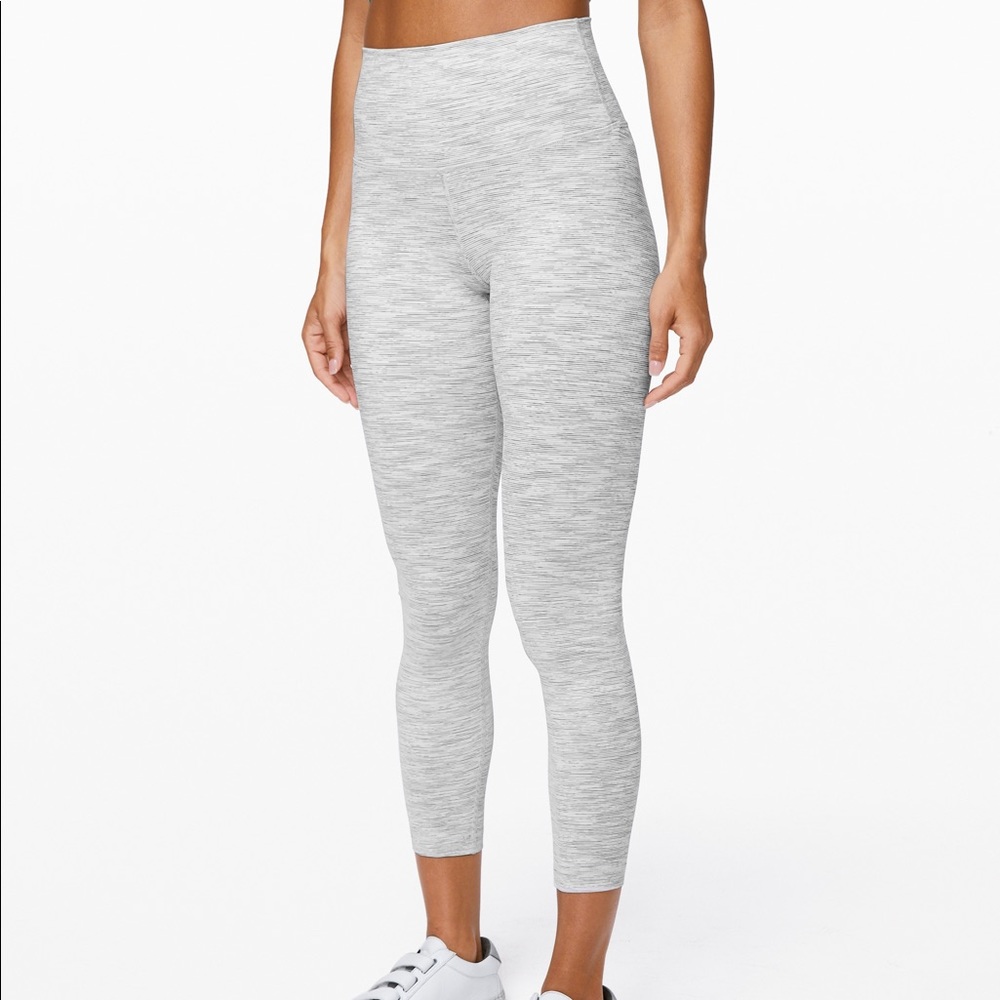 - Lululemon Wunder Under 25” inseam size 6